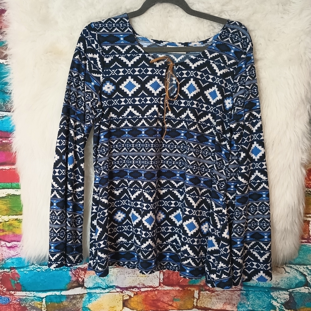 Bobbie Brooks Blue and White Long Bell Sleeve Front Keyhole Top Size L